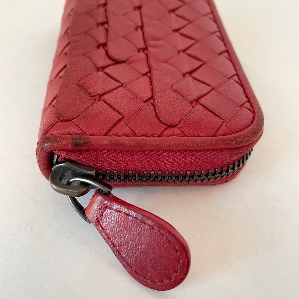 Bottega Veneta Intrecciato Leather Red Ruffle Zip Compact Wallet/Card/Coin Case - Picture 8 of 16